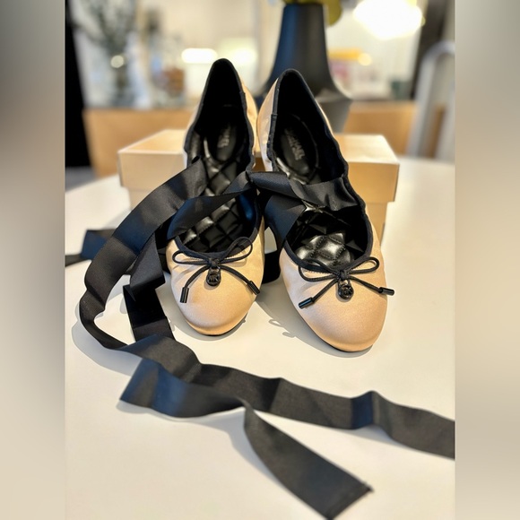 NWB!! MICHAEL KORS Ballet Flats with Ribbon 🎀 size 8 - Picture 3 of 13